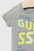 Дитяча бавовняна футболка Guess колір сірий з принтом (2871429)