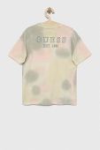 Дитяча бавовняна футболка Guess колір зелений візерунок (3046529)