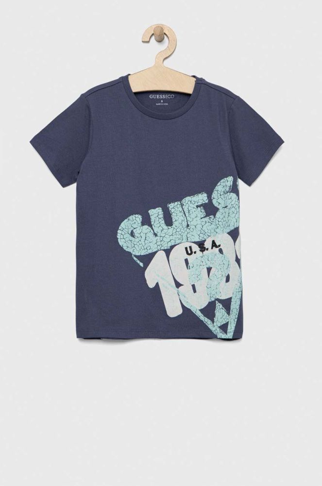 Дитяча бавовняна футболка Guess з принтом колір блакитний (3133407)