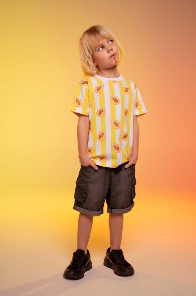 Дитяча бавовняна футболка Coccodrillo колір жовтий візерунок (3234770)