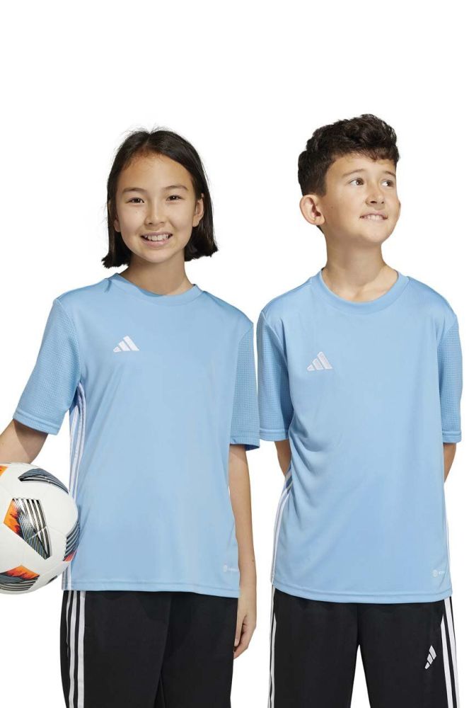 Дитяча футболка adidas Performance TABELA 23 JSY з аплікацією колір блакитний