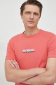 Футболка Guess чоловічий колір рожевий з аплікацією
