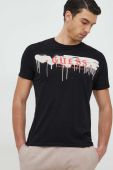 Бавовняна футболка Guess колір чорний з принтом (2871589)