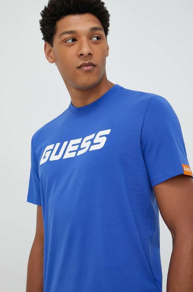 Футболка Guess чоловічий з принтом колір блакитний (2871625)