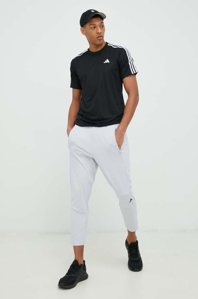 Тренувальна футболка adidas Performance Train Essentials колір чорний з принтом фото 2