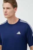 Тренувальна футболка adidas Performance Training Essentials колір синій з аплікацією