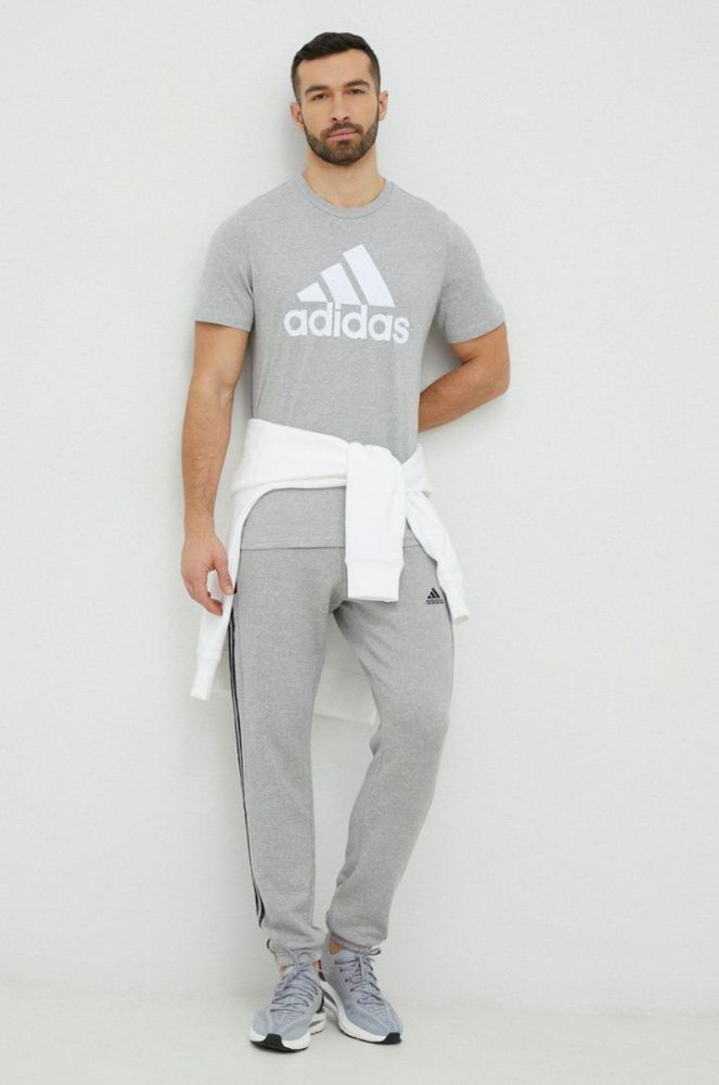 Бавовняна футболка adidas колір сірий з принтом (2934038) фото 2