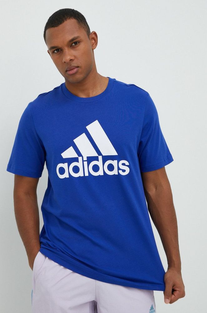 Бавовняна футболка adidas з принтом колір блакитний (2902779)