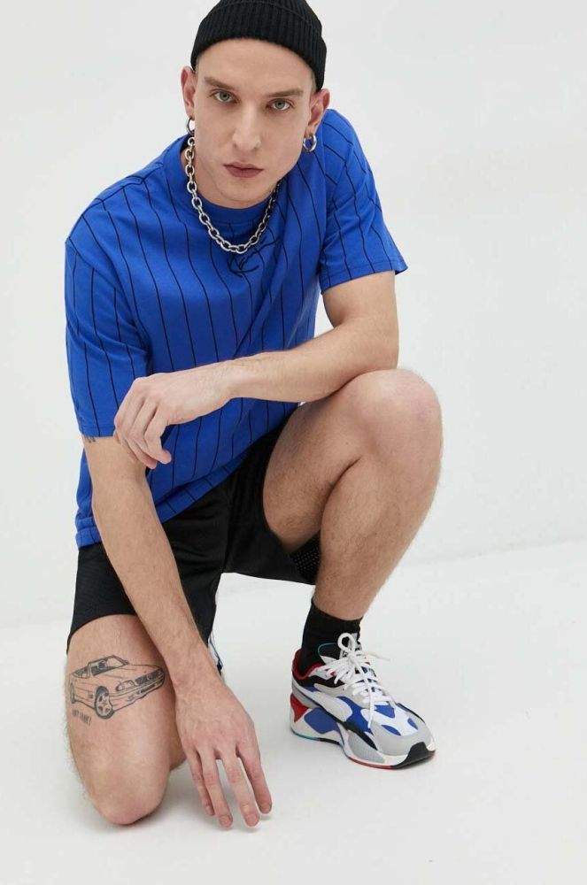 Бавовняна футболка Karl Kani візерунок колір блакитний (3079291)