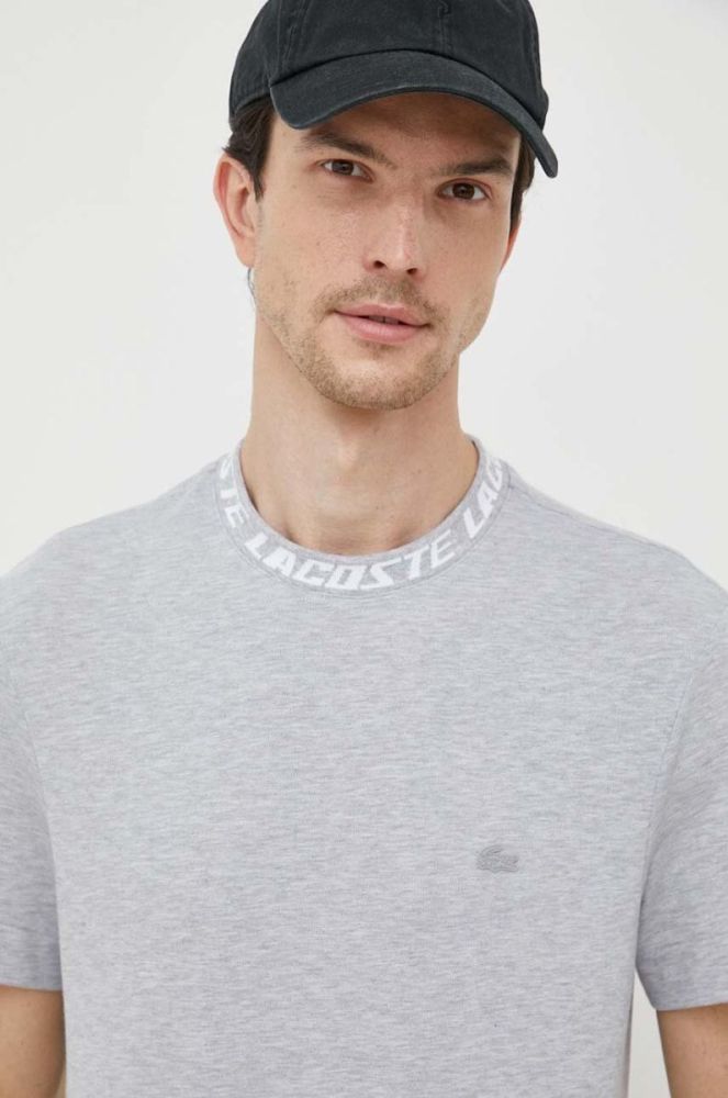 Футболка Lacoste чоловічий колір сірий з аплікацією фото 4
