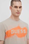 Футболка Guess чоловічий колір бежевий візерунок (3079296)