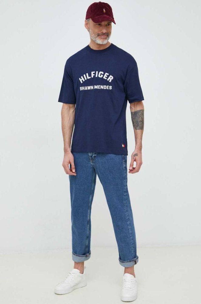 Футболка Tommy Hilfiger x Shawn Mandes чоловіча колір синій з принтом фото 2