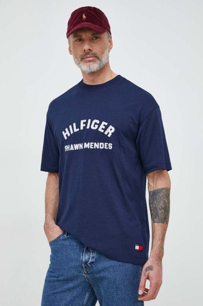 Футболка Tommy Hilfiger x Shawn Mandes чоловіча колір синій з принтом фото 4