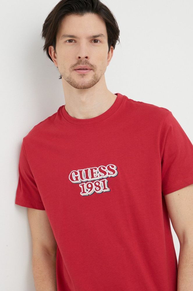 Бавовняна футболка Guess колір бордовий з аплікацією (3194789)