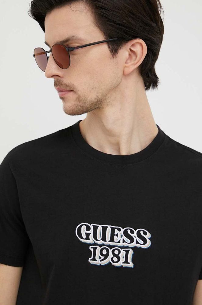 Бавовняна футболка Guess колір чорний з аплікацією (3194769)