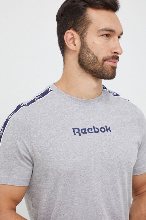 Футболка Reebok чоловічий колір сірий з принтом