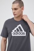 Бавовняна футболка adidas колір сірий з принтом (3148872)