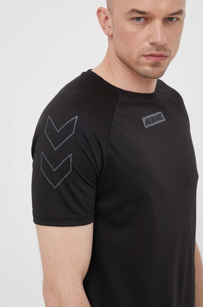 Тренувальна футболка Hummel Topaz колір чорний з принтом