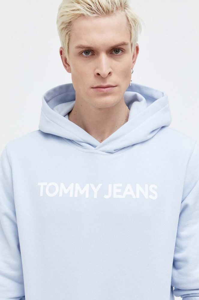 Бавовняна кофта Tommy Jeans чоловіча з капюшоном з принтом колір блакитний (3693553)