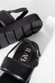 Шкіряні сандалі Answear Lab жіночі колір чорний на платформі (2199991)