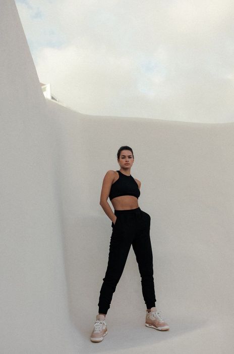 Штани MUUV. жіночі колір чорний однотонні