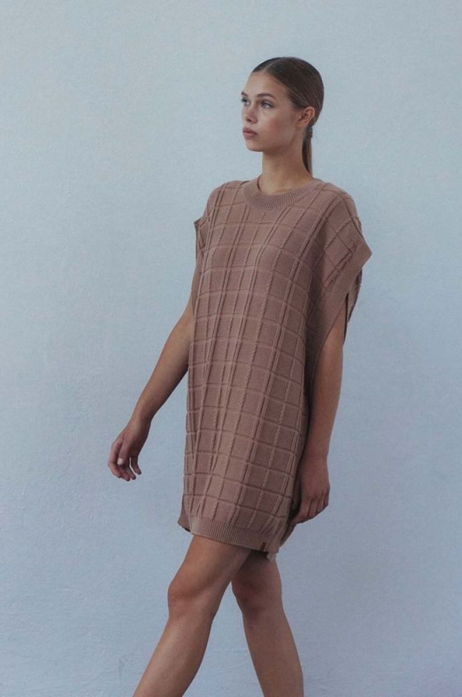 Сукня MUUV. CARRE колір коричневий mini oversize фото 2