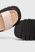 Шкіряні сандалі Charles Footwear Jinny жіночі колір бежевий на платформі Jinny.Sandal