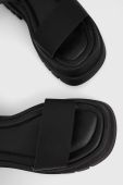 Шкіряні сандалі Charles Footwear Jinny жіночі колір чорний на платформі Jinny.Sandal