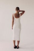 Сукня MUUV. Fendu колір білий midi облягаюча