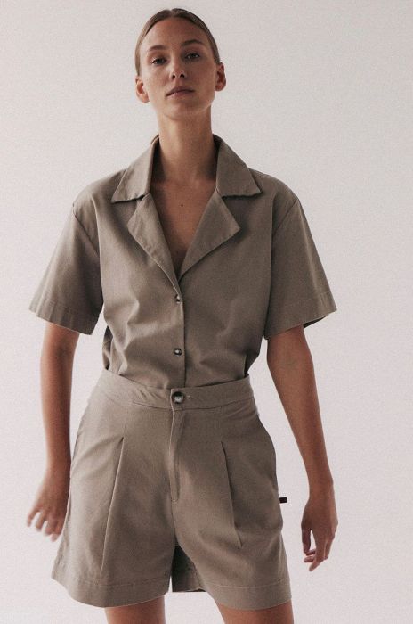 Шорти з домішкою льону MUUV. Poche жіночі колір бежевий однотонні висока посадка