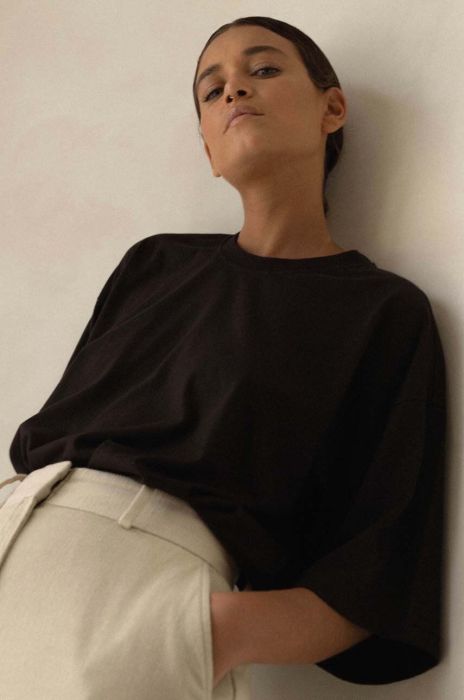 Бавовняна футболка MUUV. жіночий колір коричневий